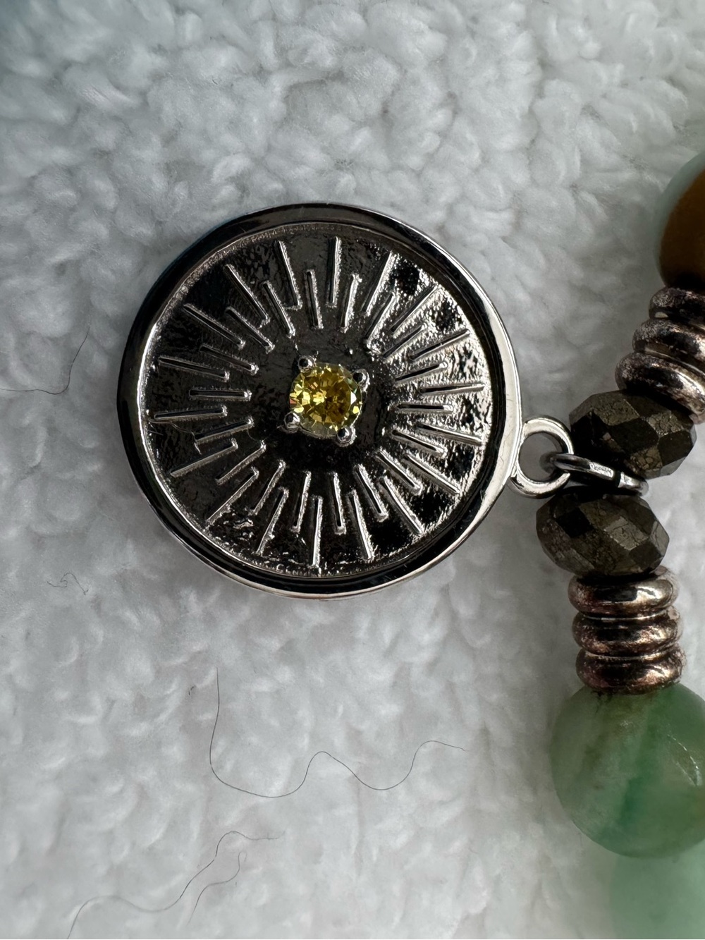 T. Jazelle Green and Brown Beaded Stretch Bracelet with Sunburst Charm - NEW - Picture 4 of 9